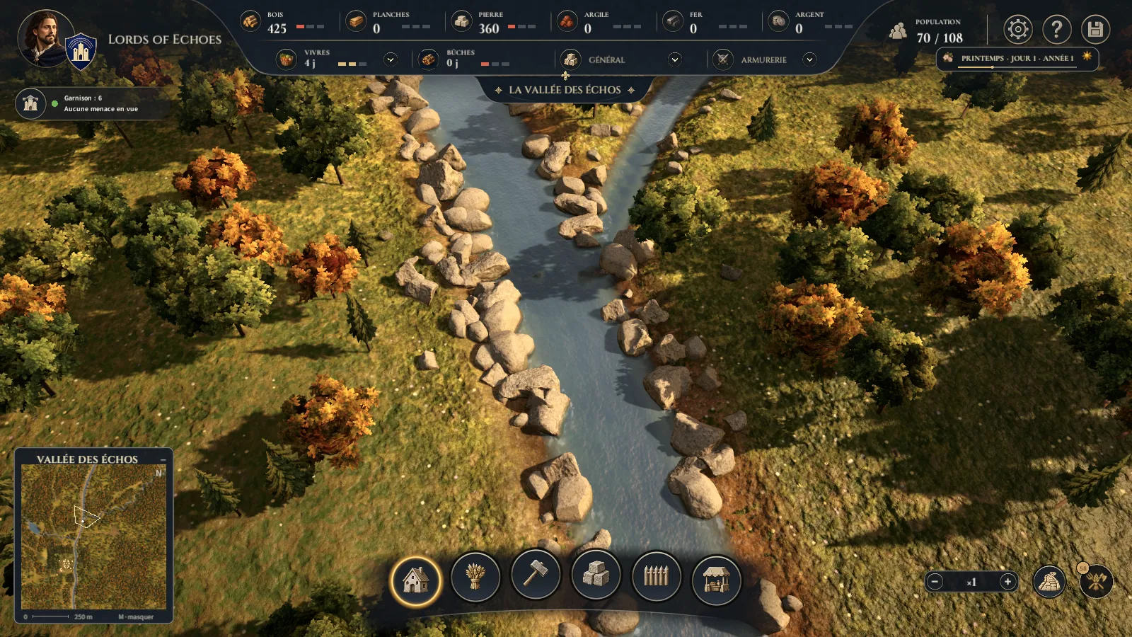 Le ruisseau de l'est rejoint la rivière entre les rochers